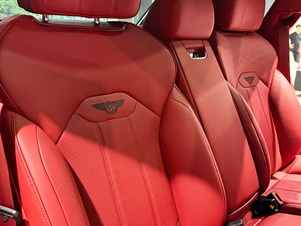 Bentley Bentayga 2023 — фото 13