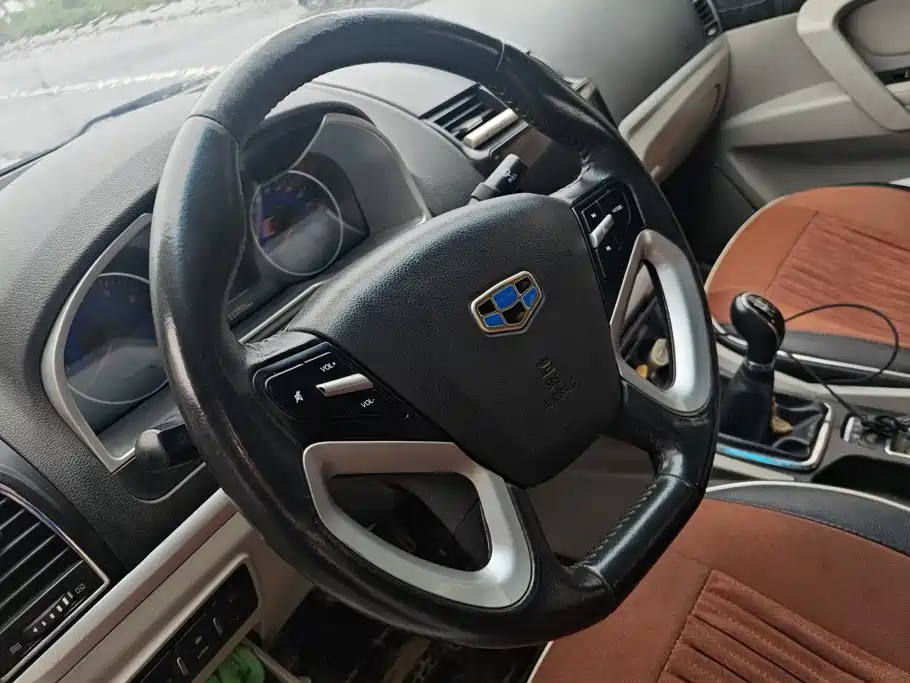 Geely Emgrand 2015 — фото 14
