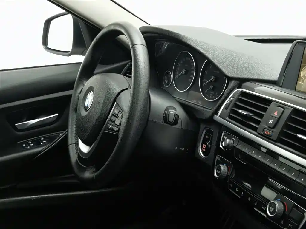 BMW 3 Series 2017 — фото 22