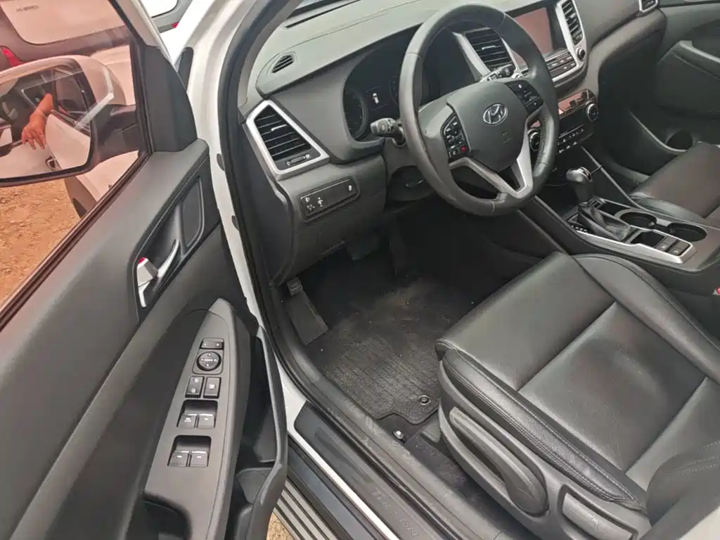 Hyundai Tucson 2017 — фото 16