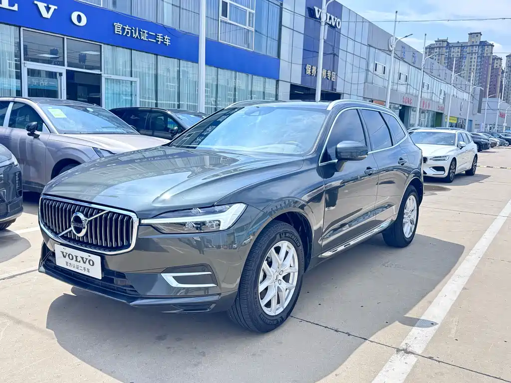 Volvo XC60 2021 — фото 1
