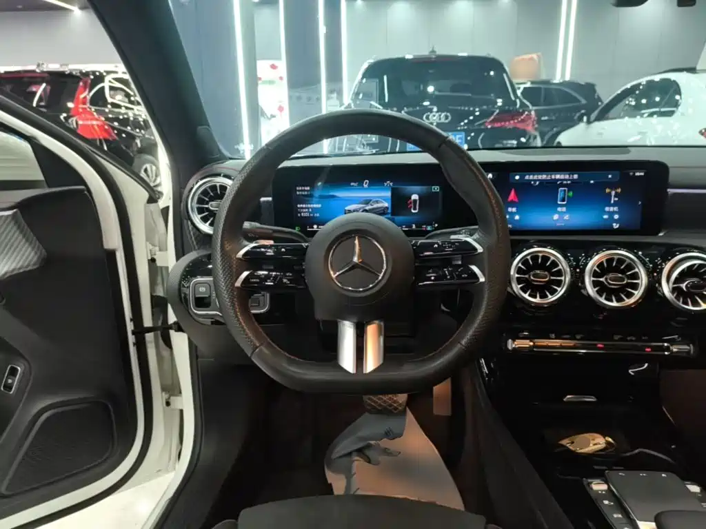 Mercedes-Benz A-Class 2023 — фото 11