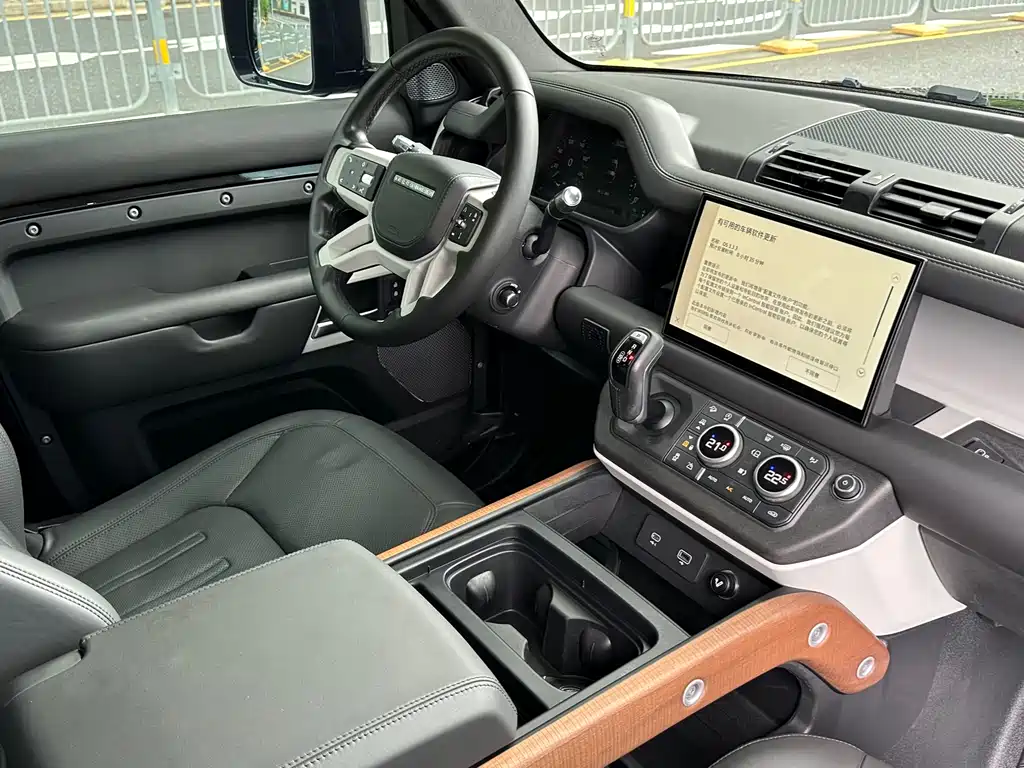 Land Rover Defender 2022 — фото 18