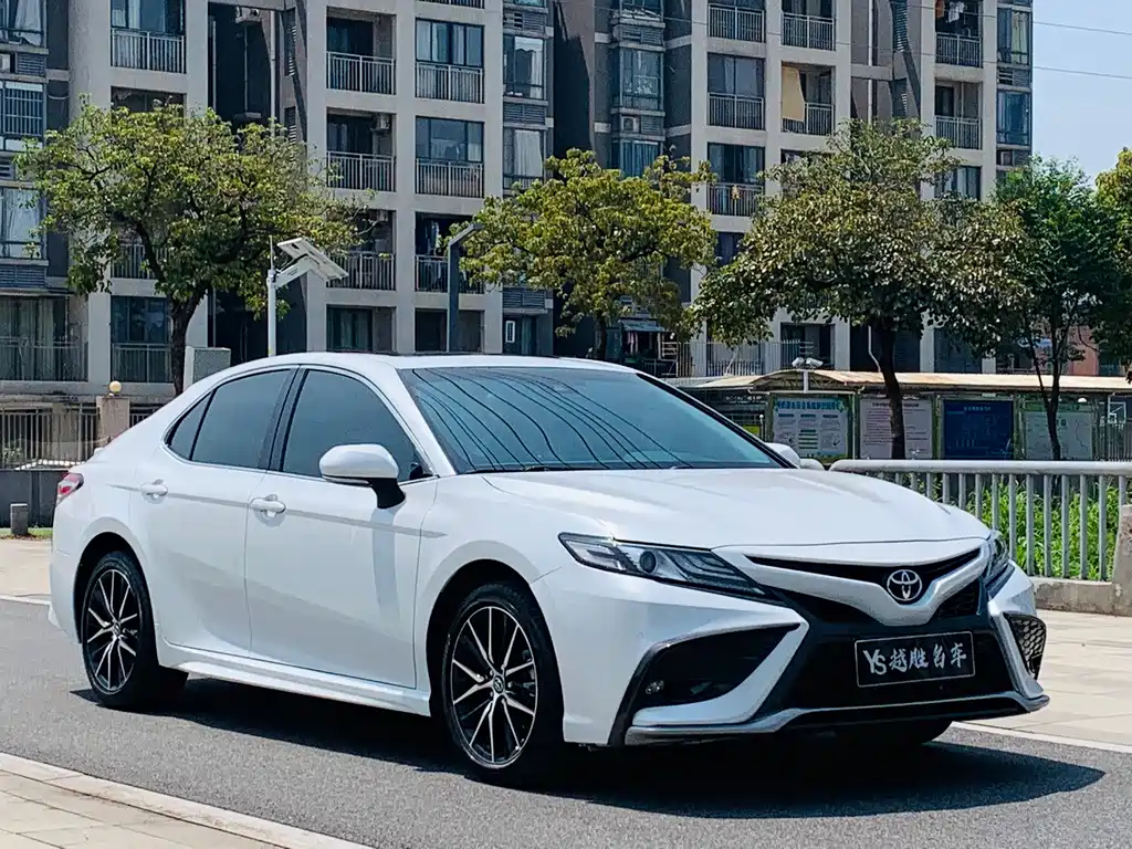 Toyota Camry 2022 — фото 6