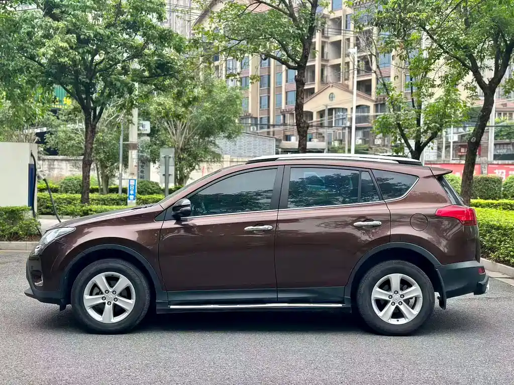 Toyota RAV4 2014 — фото 5