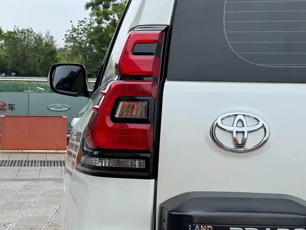Toyota Prado 2020 — фото 13