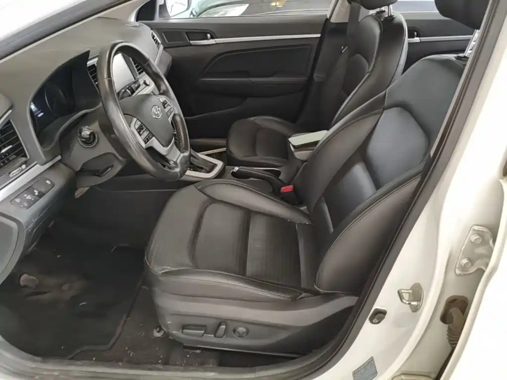 Hyundai Elantra 2016 — фото 15