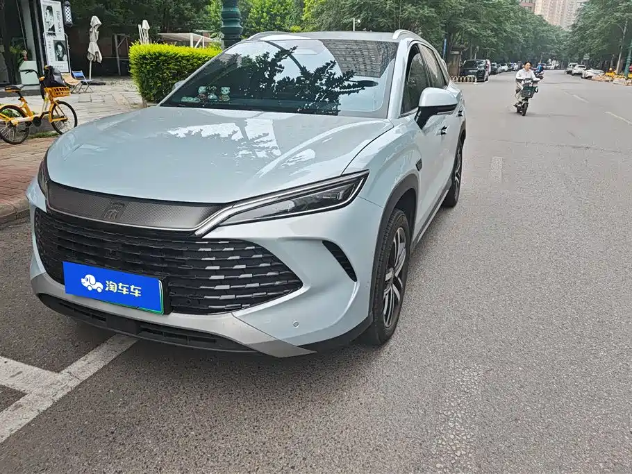 BYD L DM-i 2025