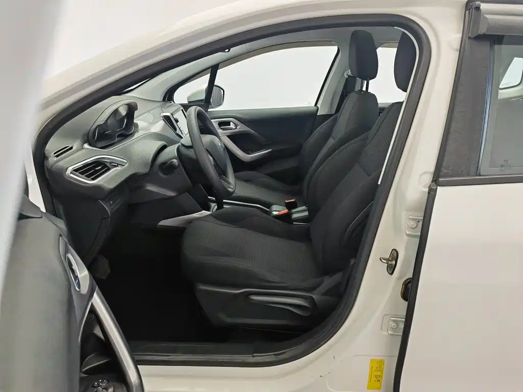 Peugeot 2008 2015 — фото 10