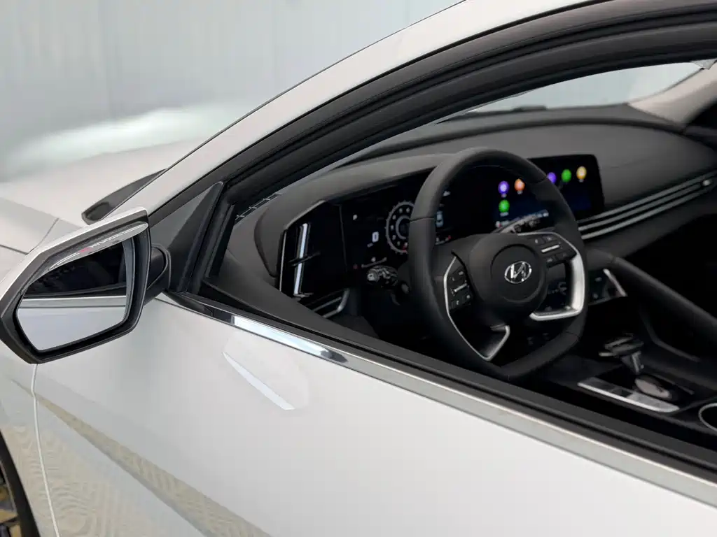 Hyundai Elantra 2022 — фото 8