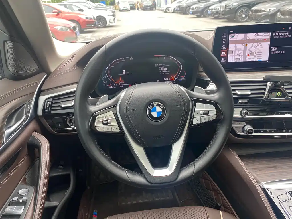 BMW 5 Series 2022 — фото 14
