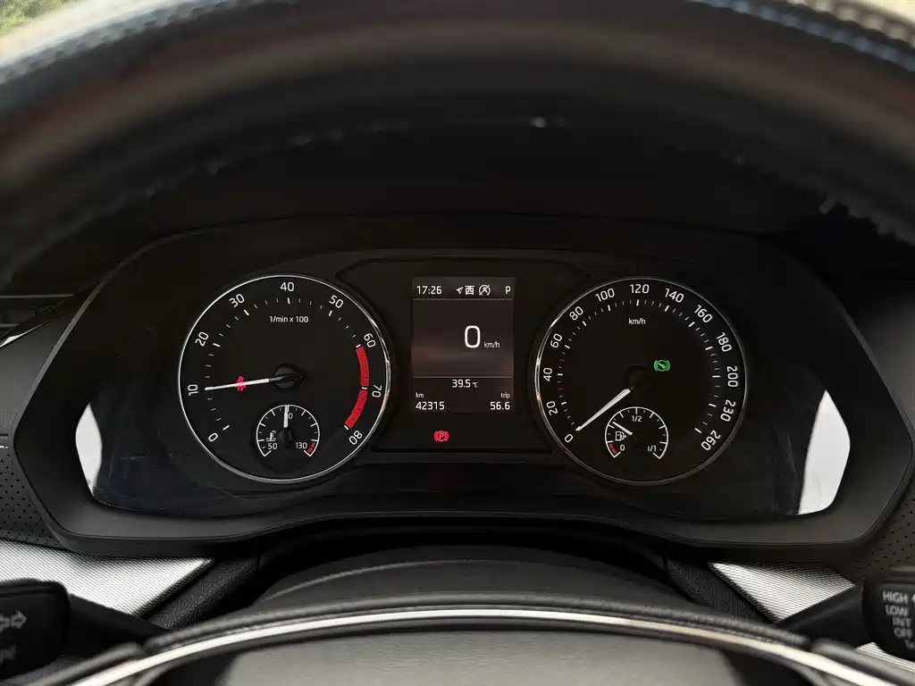 Skoda Octavia 2022 — фото 13