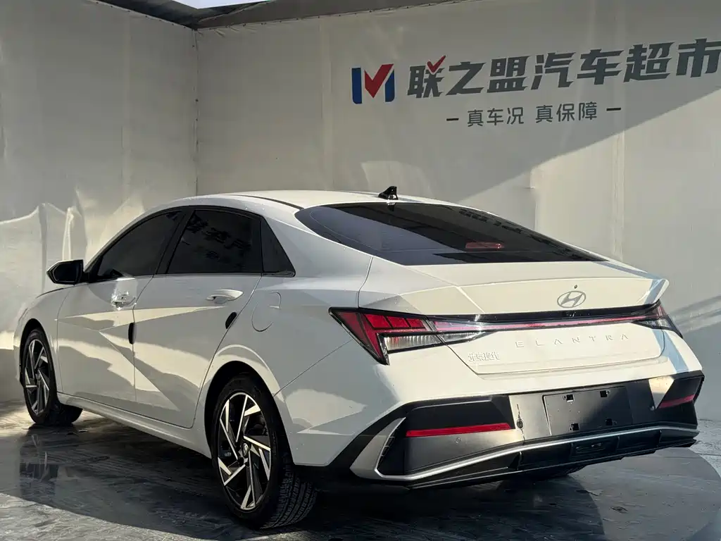 Hyundai Elantra 2023
