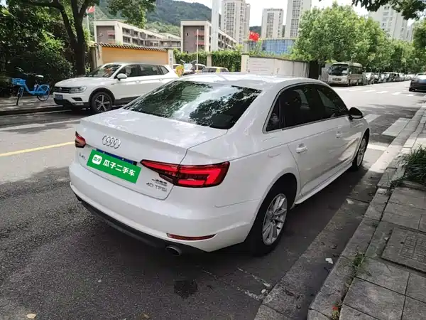 Audi A4L 2016