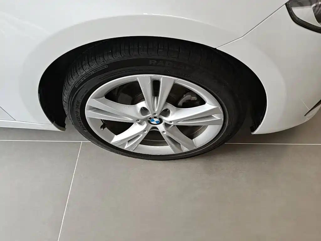 BMW 1 Series 2019 — фото 14