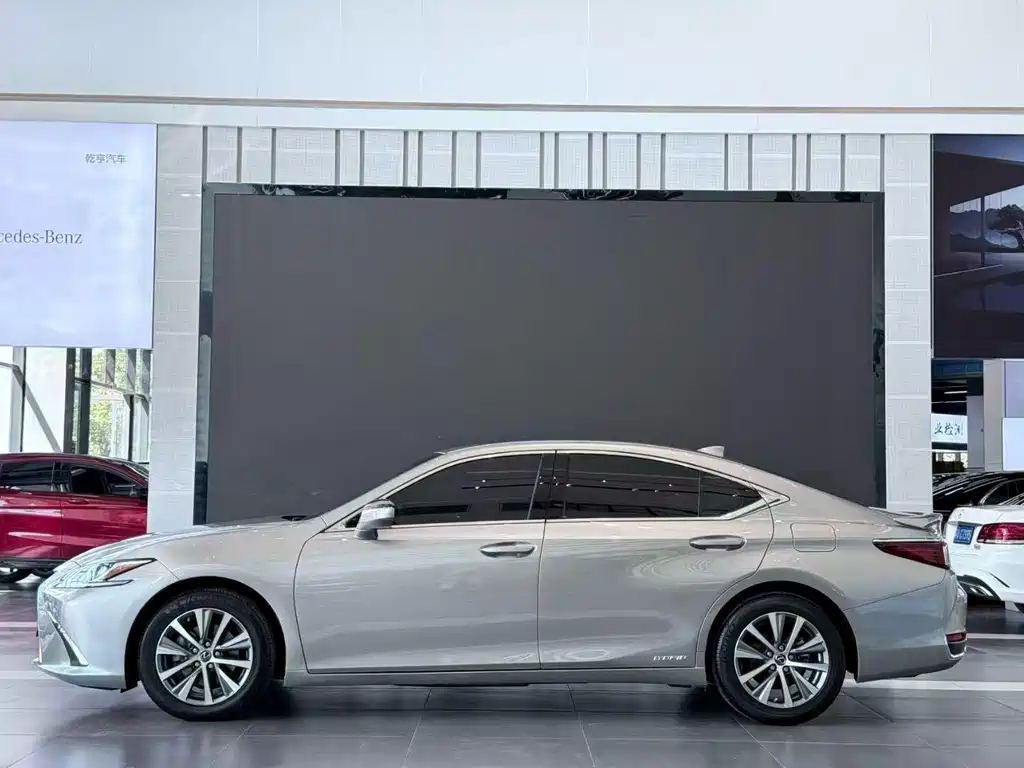 Lexus ES 2019 — фото 3