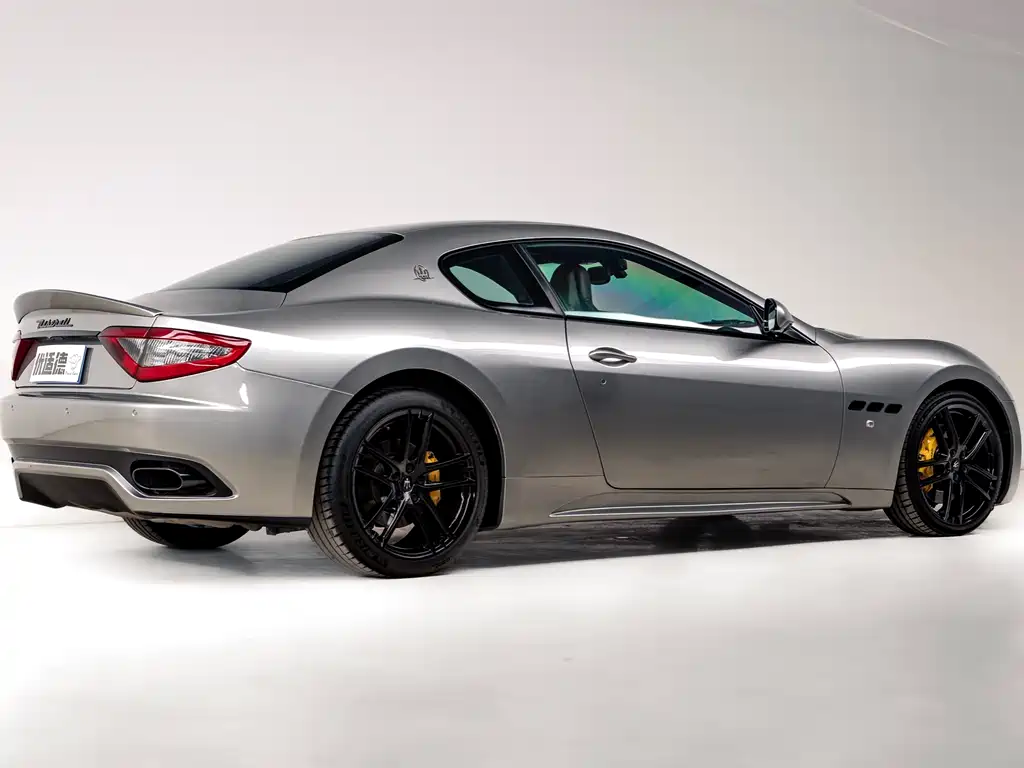 Maserati Granturismo 2013 — фото 5