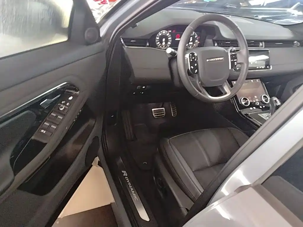 Land Rover Evoque 2021 — фото 16