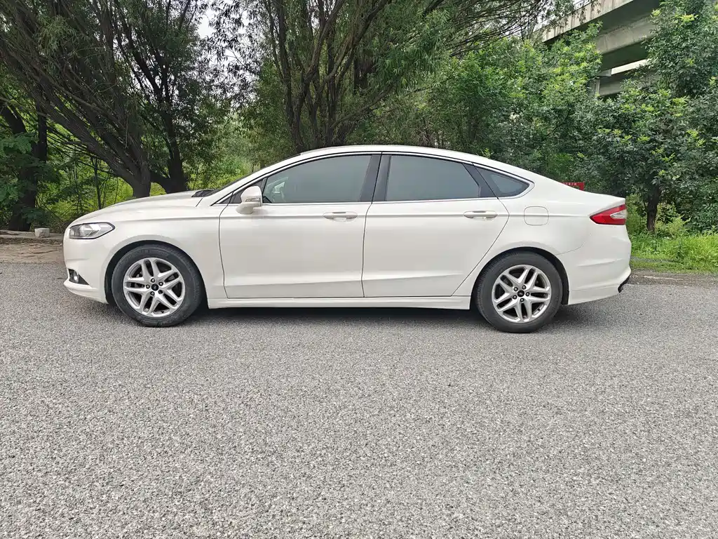 Ford Mondeo 2014 — фото 10