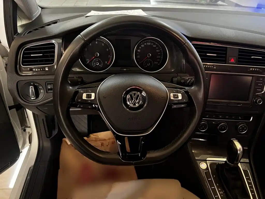 Volkswagen Golf 2017 — фото 15