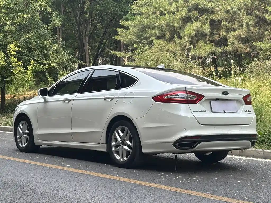 Ford Mondeo 2014 — фото 5