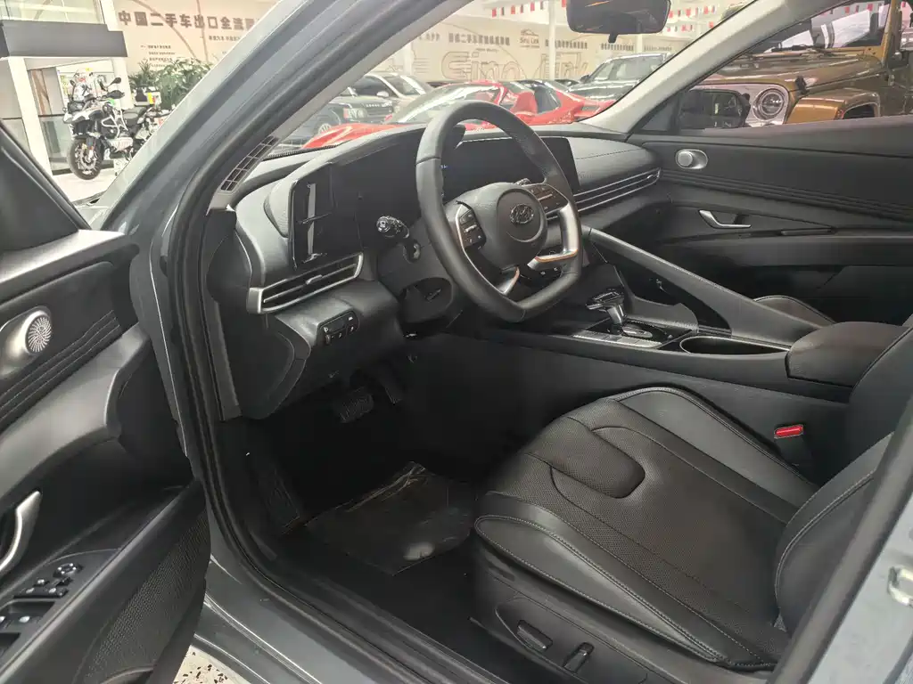 Hyundai Elantra 2022 — фото 14