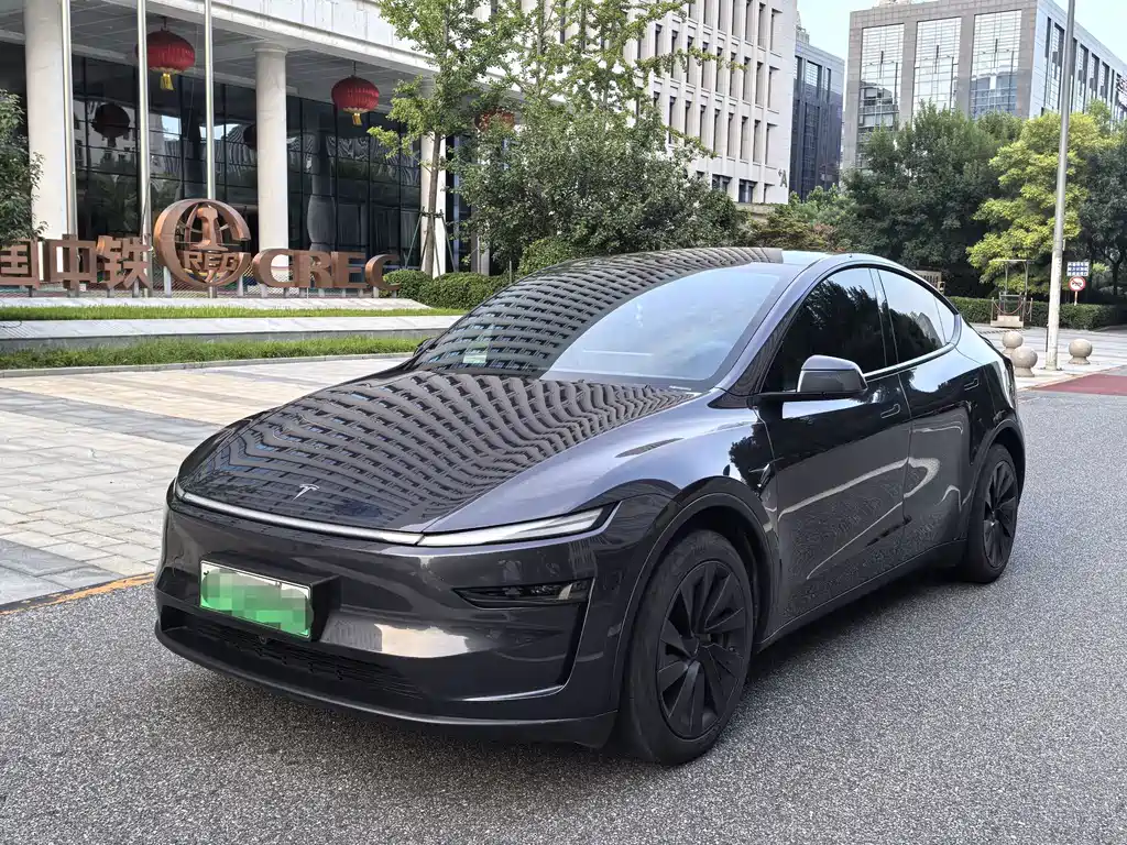 Tesla Model Y 2025 — фото 1