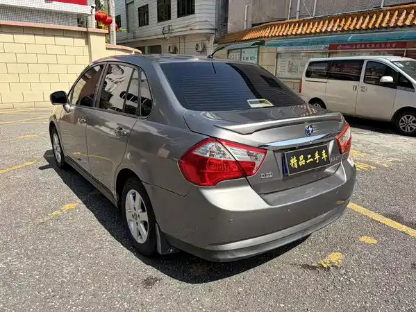 Venucia D50 2015