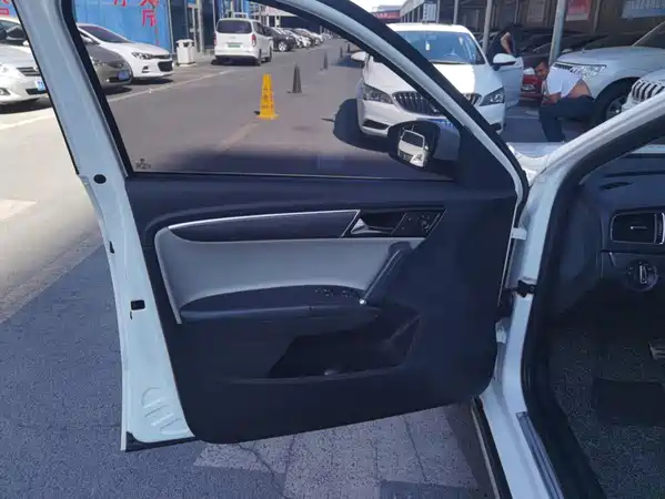 Volkswagen Cross Lavida 2014
