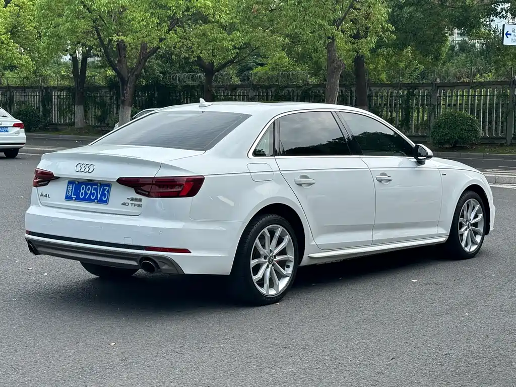 Audi A4L 2018 — фото 5