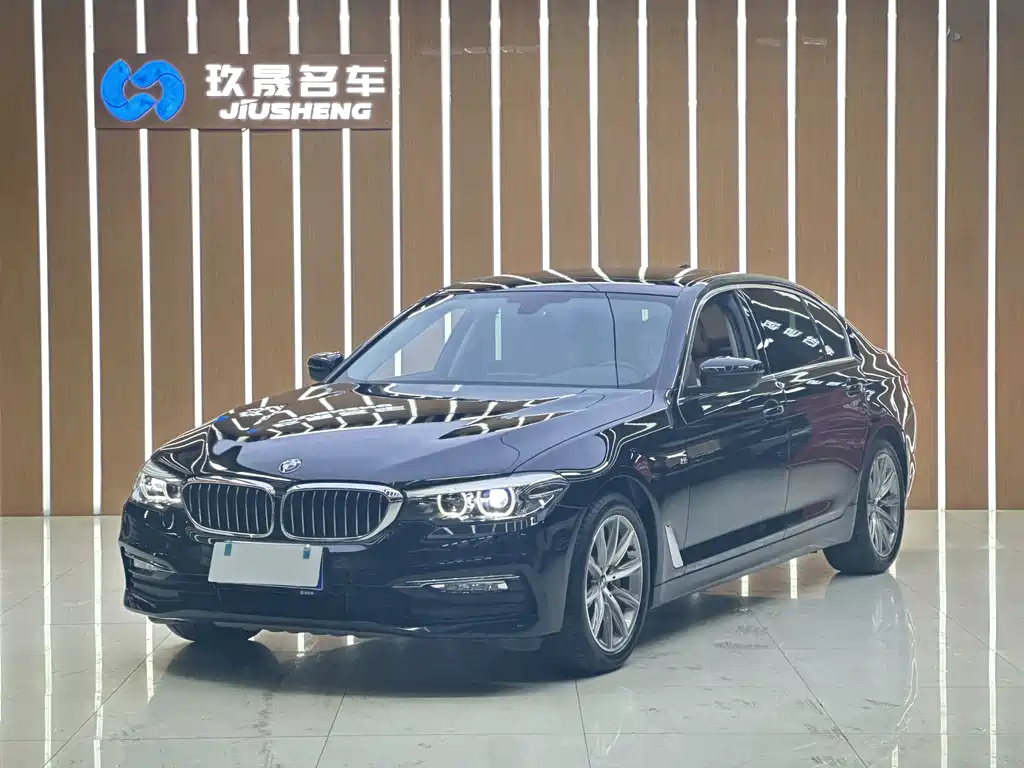 BMW 5 Series 2018 — фото 1