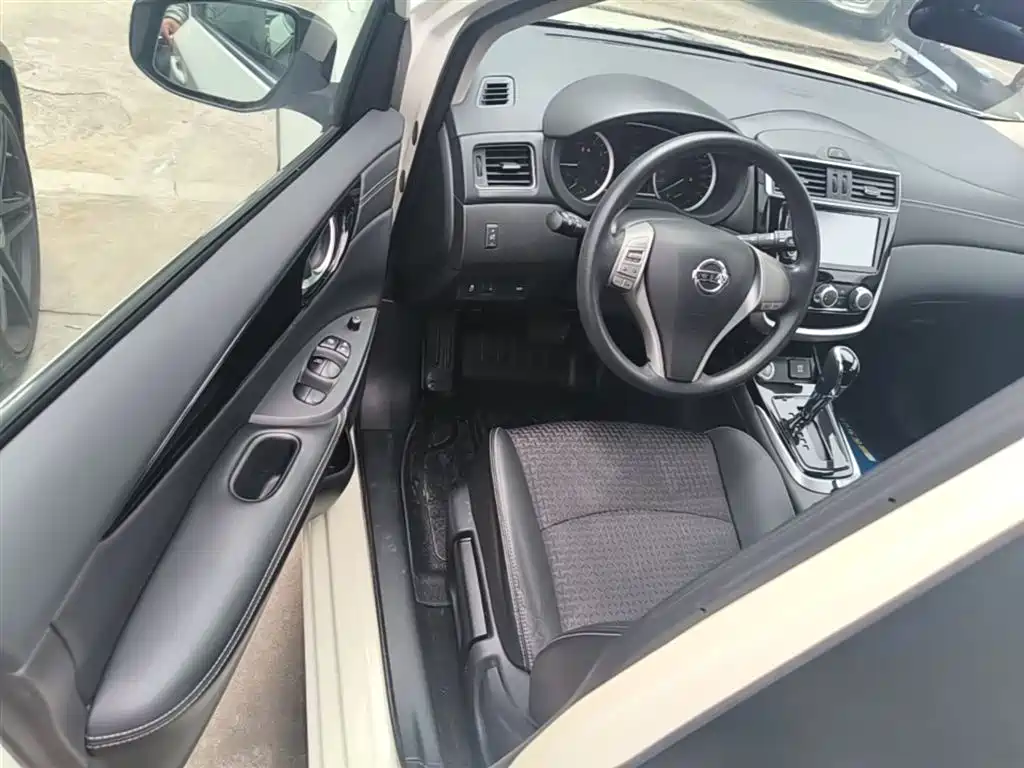 Nissan Tiida 2017 — фото 16
