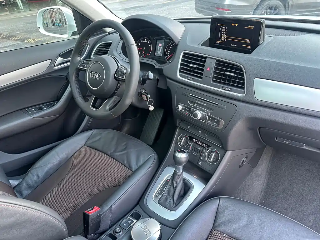 Audi Q3 2018 — фото 18