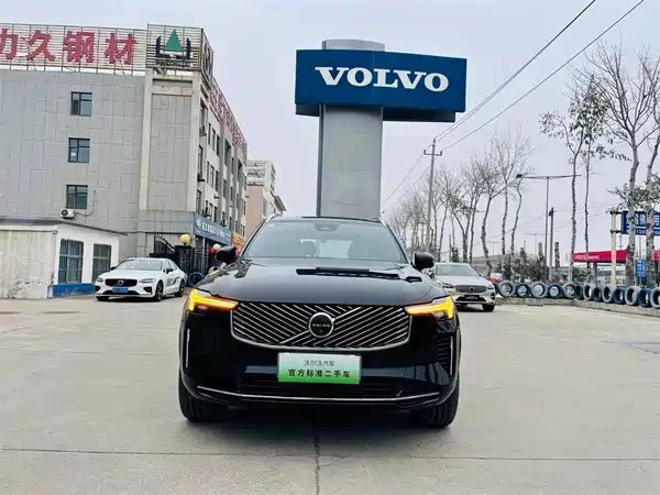 Volvo XC90 Plug-In Hybrid 2025