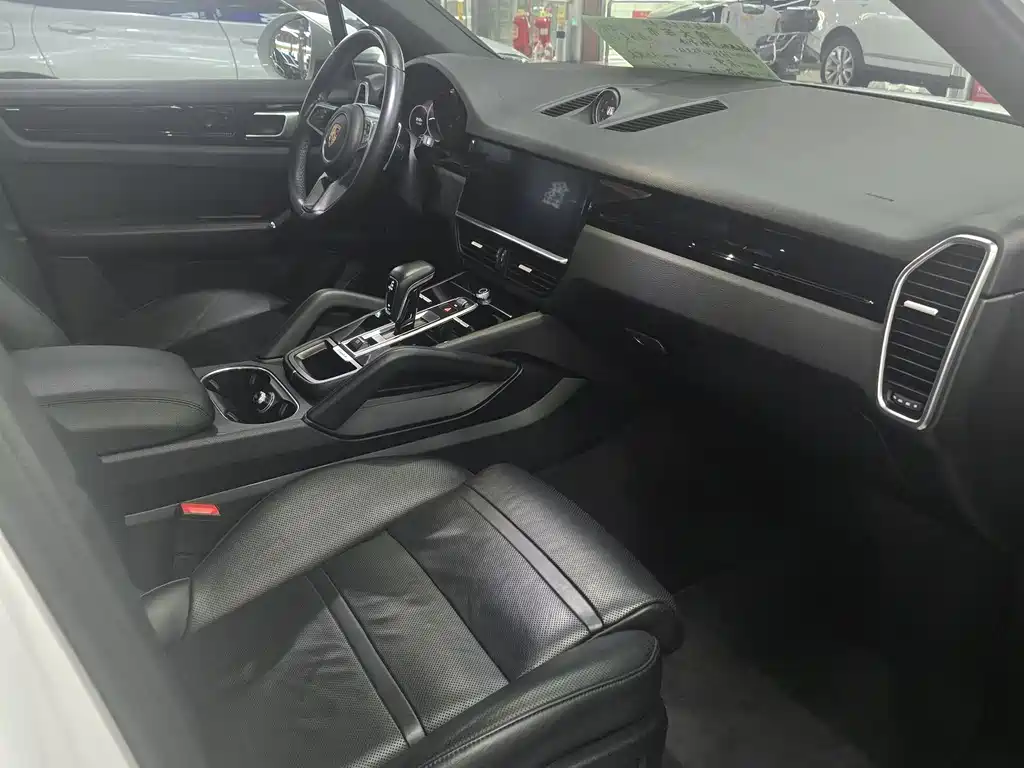 Porsche Cayenne 2018 — фото 16