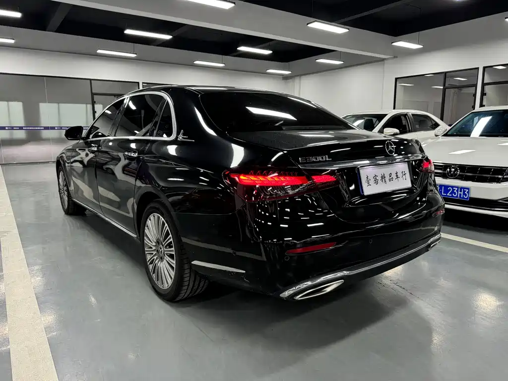 Mercedes-Benz E-Class 2022 — фото 11