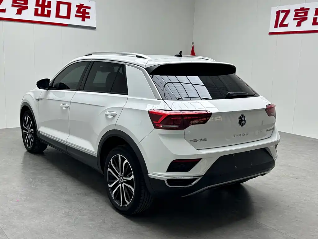 Volkswagen T-Roc 2023 — фото 16