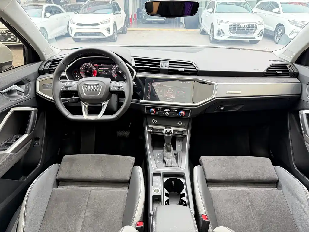 Audi Q3 2022 — фото 16