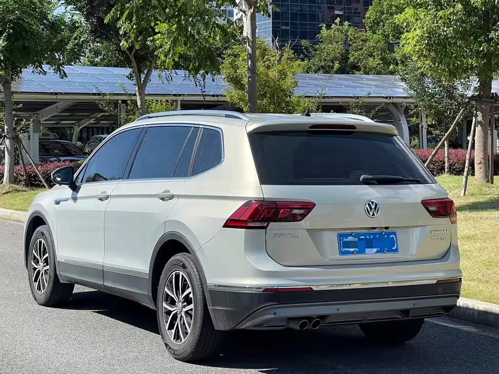 Volkswagen Tiguan L 2018 — фото 8