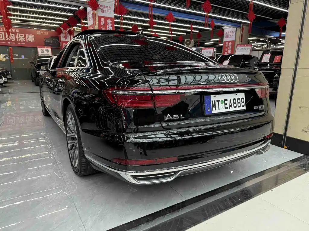 Audi A8 2018 — фото 7