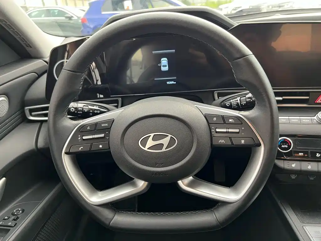 Hyundai Elantra 2023 — фото 15