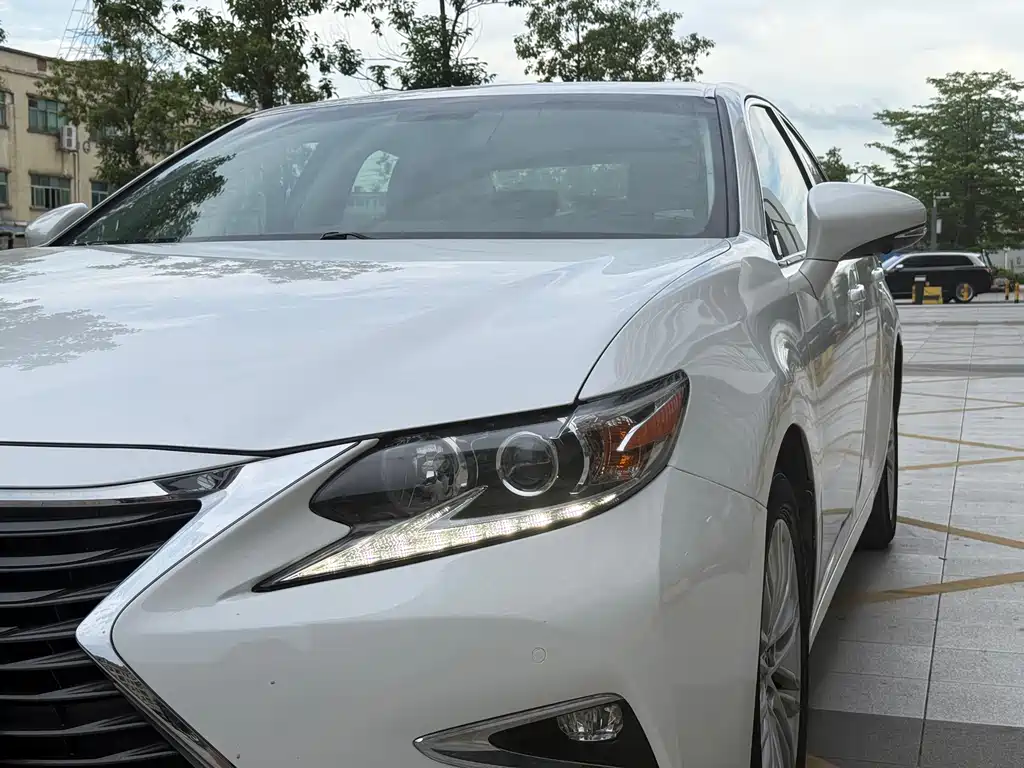 Lexus ES 2017 — фото 4