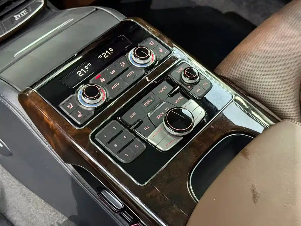 Audi A8 2015 — фото 10