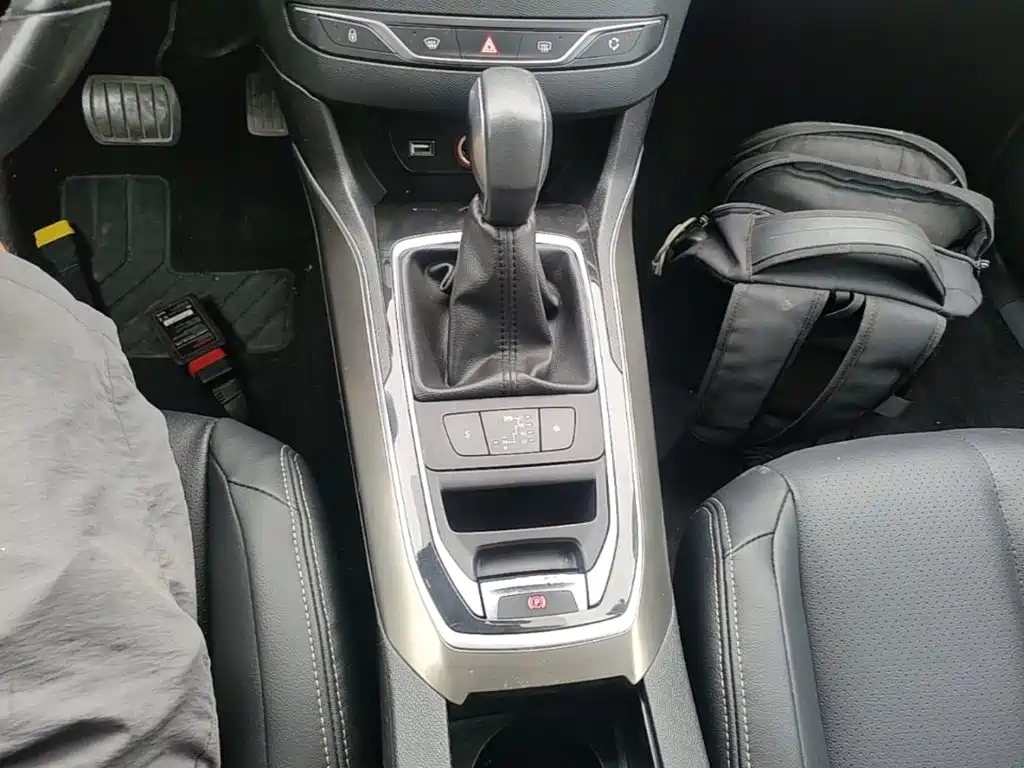 Peugeot 408 2015 — фото 14