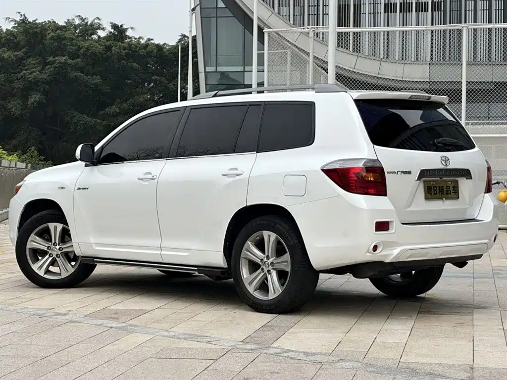 Toyota Highlander 2011 — фото 6