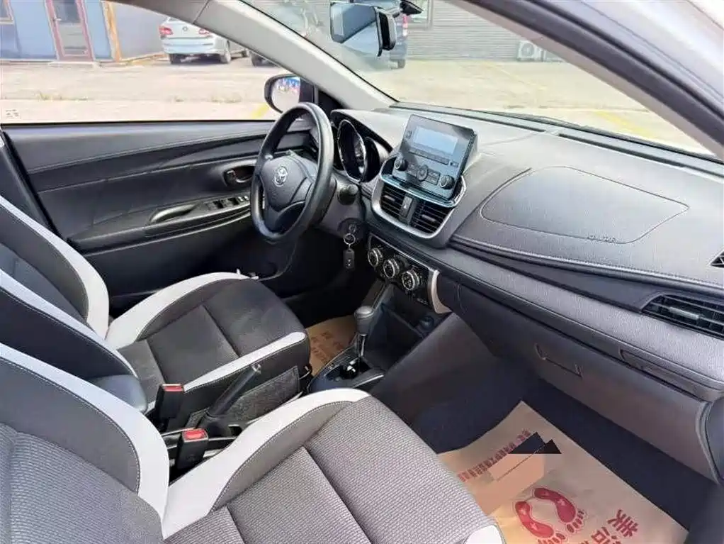 Toyota Yaris L 2020 — фото 9