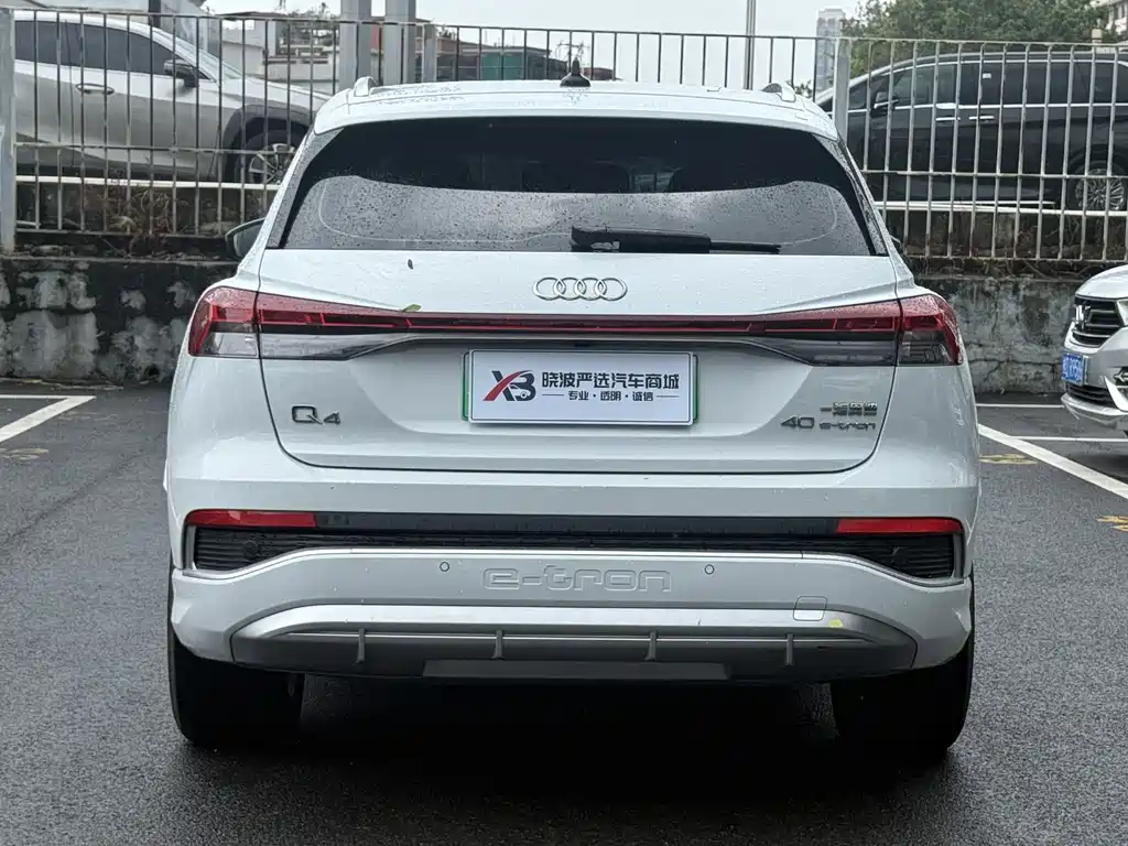 Audi Q4 e-tron 2023 — фото 4