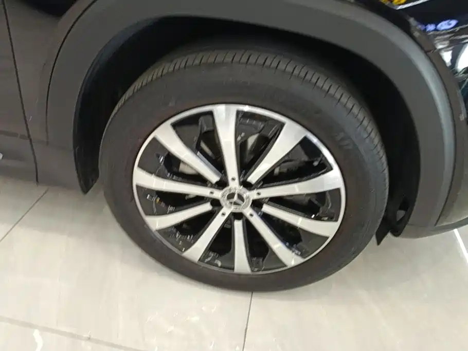Mercedes-Benz GLB 2025