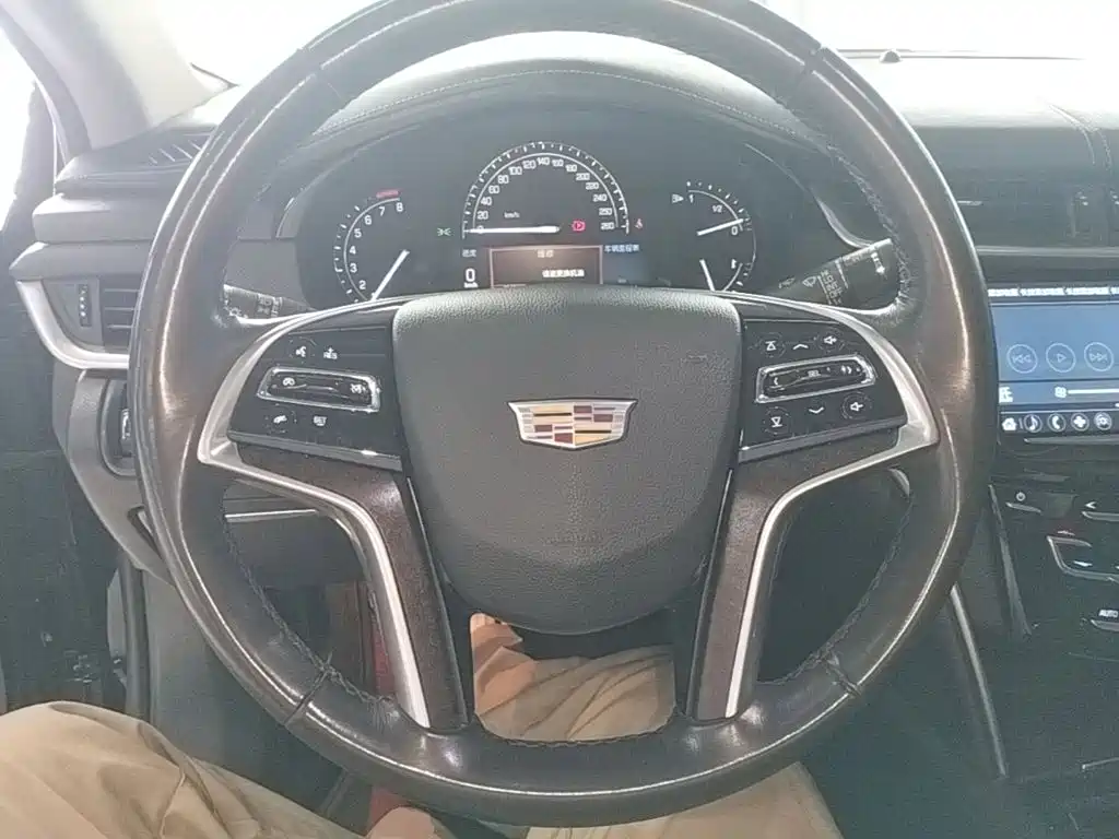Cadillac XTS 2018 — фото 11