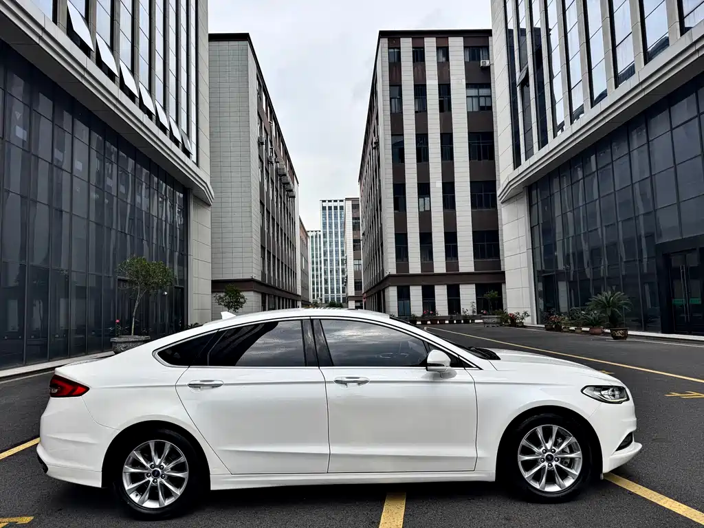 Ford Mondeo 2017 — фото 4